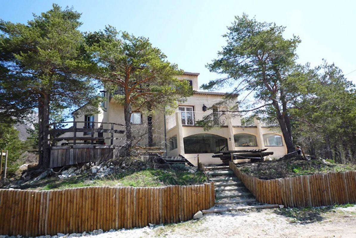 Gîte di gruppo Terre des Lacs — 41 letti, lago privato, Prealpi d'Azur (06)