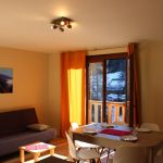 Gîte Les Biches-Séjour/Coin repas-Roubion les Buisses-Gîtes de France des Alpes-Maritimes Gîte Les Biches-Séjour/Coin repas-Roubion les Buisses-Gîtes de France des Alpes-Maritimes