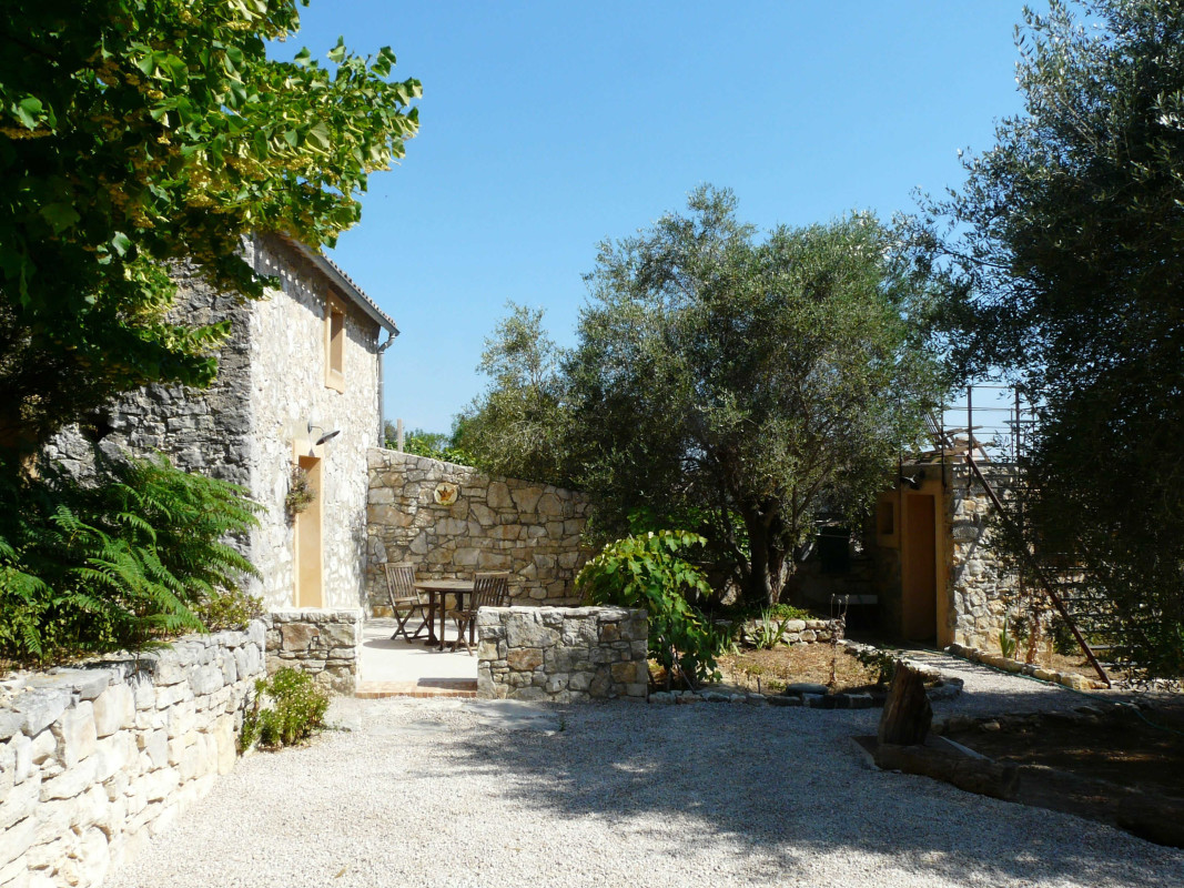 photo 0