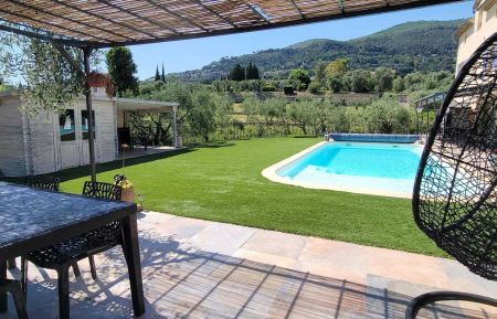 G&icirc;te n&deg;7242 Grasse - Alpes-Maritimes - Piscine et espaces ext&eacute;rieurs communs aux deux G&icirc;tes de la Bastide Centifolia &agrave; Grasse - G&icirc;tes de France Alpes-Maritimes