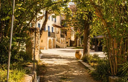 G&icirc;te n&deg;6375 Tourrette-Levens - Alpes-Maritimes - G&icirc;te l'EnVie de Calme-Entr&eacute;e propri&eacute;t&eacute;-Tourrette-Levens-G&icirc;te de France Alpes-Maritimes