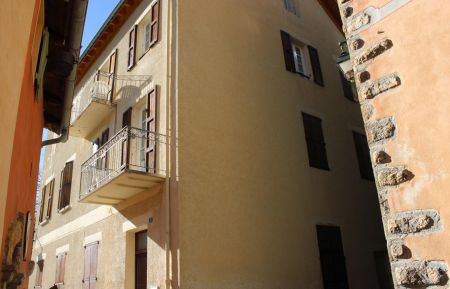G&icirc;te n&deg;2064 P&eacute;one - Alpes-Maritimes - Le P&eacute;onien n&deg;3-Vue du B&acirc;timent-P&eacute;one-G&icirc;tes de France des Alpes-Maritimes
